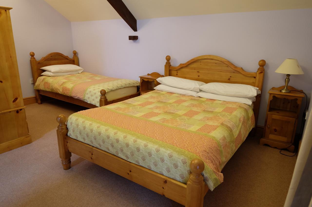 Brynderwen Bed and Breakfast Llangorse Eksteriør billede